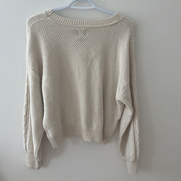 Size small gap cream knit sweater - Picture 2 of 3